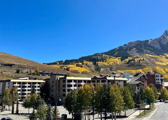 Mt Cb Base Ski In-Out With King Bed, Hot Tub, Pool & Kitchen & No Resort Fee!