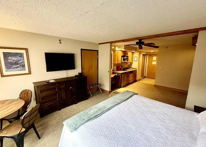 Mt Cb Base Ski In-Out With King Bed, Hot Tub, Pool & Kitchen & No Resort Fee!