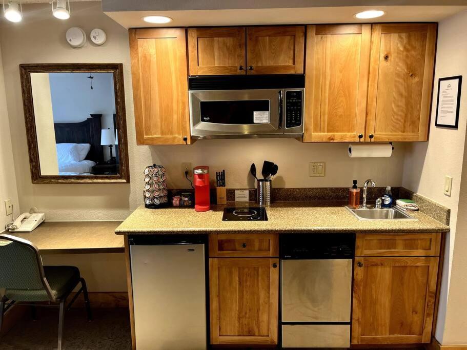 Apartment Mt Cb Base In-out With King Bed, Hot Tub, Pool & Kitchen & No Fee!