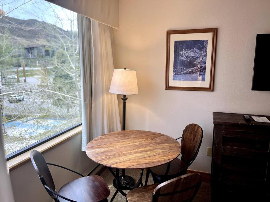 Mt Cb Base In-out With King Bed, Hot Tub, Pool & Kitchen & No Fee! Apartamento Crested Butte
