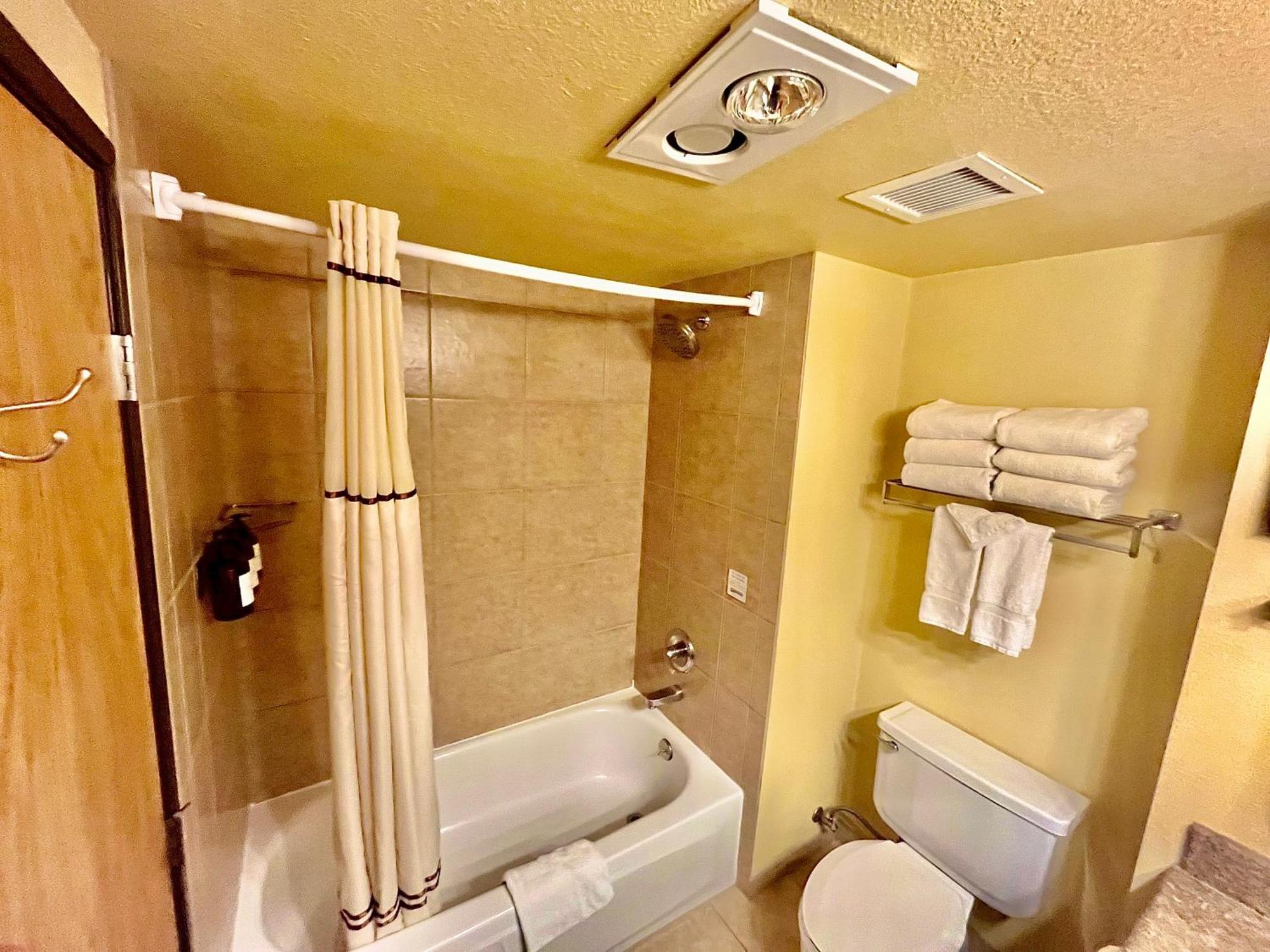 Mt Cb Base In-out With King Bed, Hot Tub, Pool & Kitchen & No Fee! * Crested Butte